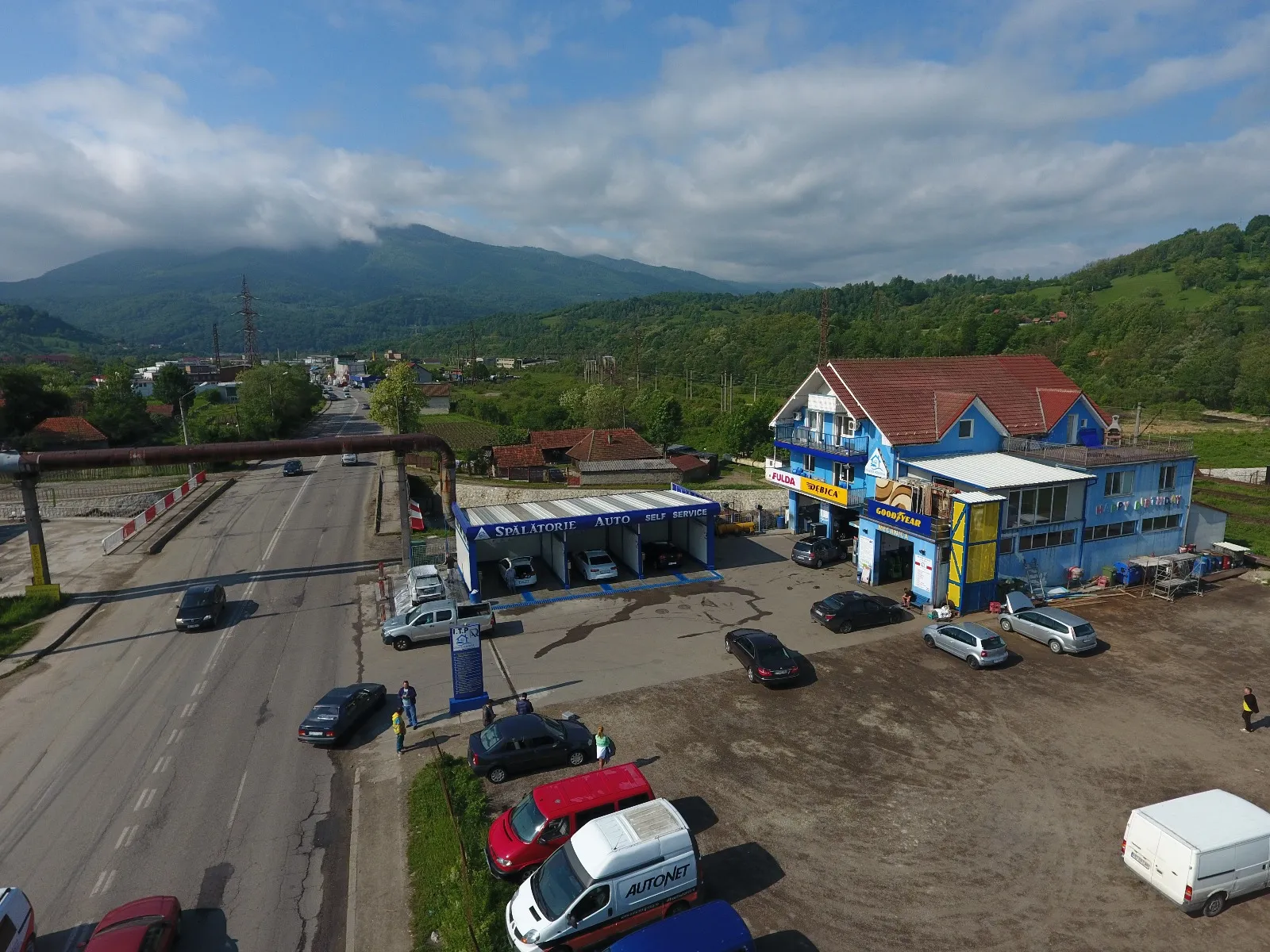 Poza din drona cu locatia Casuta Albastra Petrosani