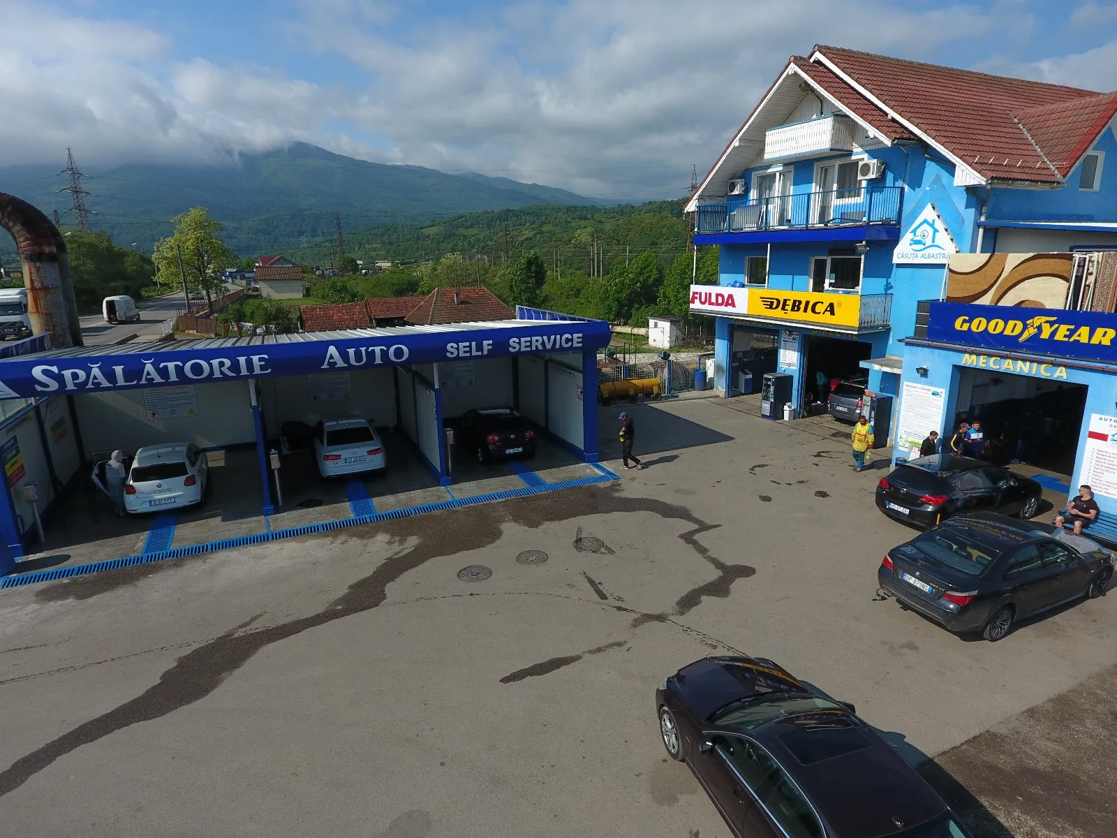 Poza din drona, cu zoom, Casuta Albastra Petrosani