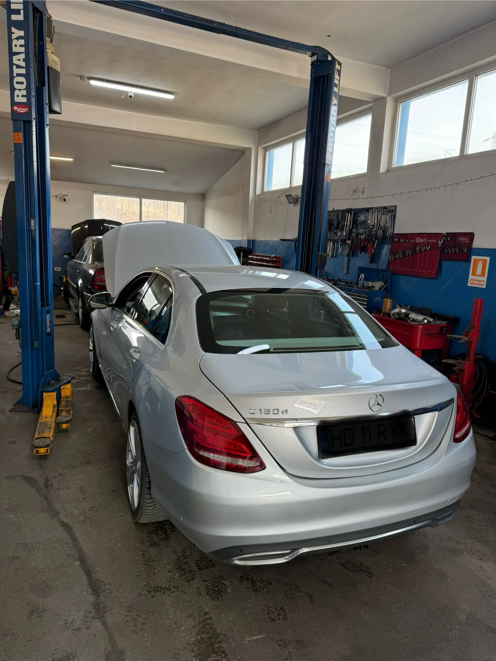 Mercedes C180D in service Casuta Albastra Petrosani